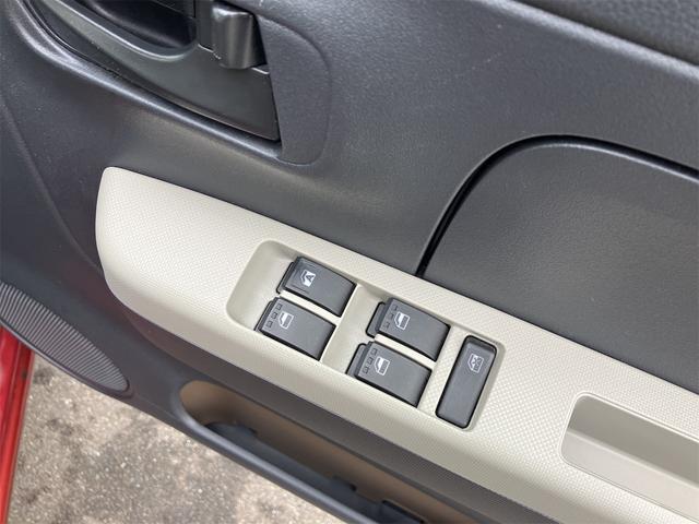 パワーウィンドウのスイッチですよ。運転席に居ながら窓を開け閉めのコントロールできますよ。