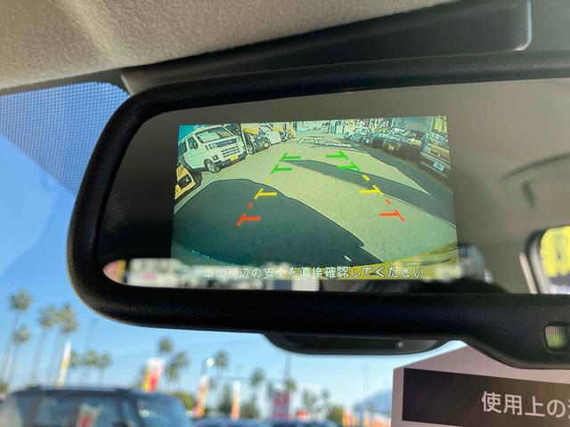 バックカメラも付いています。駐車の時に便利なのはもちろんの事、後方死角にいる子供たちに気が付くことができるので安心安全ですね
