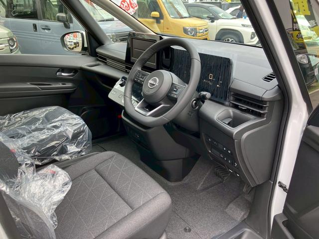 セレナ ｅ－パワー　ＸＶ　全周囲カメラ　クリアランスソナー　オートクルーズコントロール　レーンアシスト　衝突被害軽減システム　両側電動スライドドア　オートマチックハイビーム　オートライト　ＬＥＤヘッドランプ　スマートキー（14枚目）