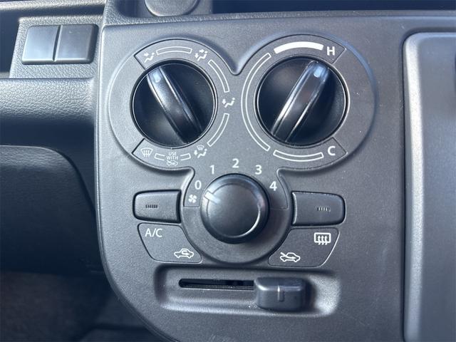 手の届きやすいところで簡単操作ができる空調付き！オールシーズンお好みの温度調節ができます。