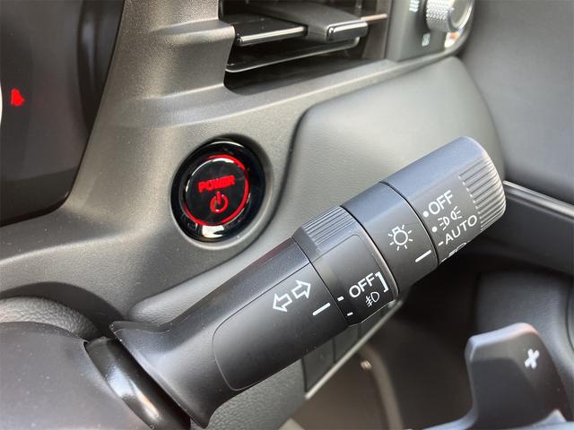 ヴェゼル ｅ：ＨＥＶ　Ｚ　バックカメラ　クリアランスソナー　アダプティブクルーズコントロール　レーンアシスト　オートライト　アルミホイール　スマートキー　電動格納ミラー　シートヒーター　ＣＶＴ　ＵＳＢ　ＥＳＣ　エアコン（9枚目）