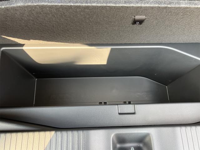 ヴェゼル ｅ：ＨＥＶ　Ｚ　バックカメラ　クリアランスソナー　アダプティブクルーズコントロール　レーンアシスト　オートライト　アルミホイール　スマートキー　電動格納ミラー　シートヒーター　ＣＶＴ　ＵＳＢ　ＥＳＣ　エアコン（35枚目）