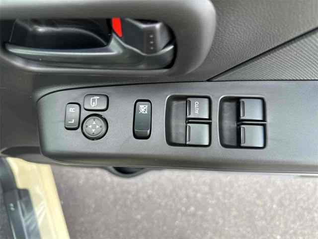 ワゴンＲ ＦＸ　クリアランスソナー　レーンアシスト　衝突被害軽減システム　オートライト　スマートキー　電動格納ミラー　シートヒーター　ベンチシート　ＣＶＴ　盗難防止システム　ＡＢＳ　ＥＳＣ　衝突安全ボディ　エアコン（12枚目）