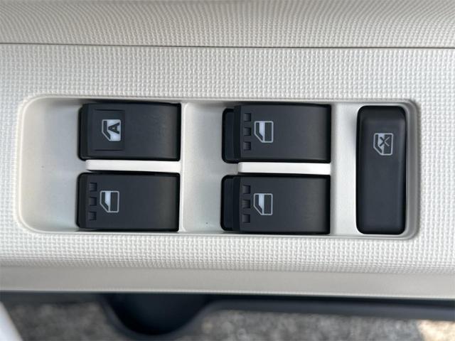 ムーヴキャンバス ストライプスＸ　衝突被害軽減ブレーキ　横滑り防止機能　コーナーセンサー　エアコン　衝突安全ボディ　オートハイビーム　オートライト　ベンチシート　パワーウインドウ　盗難防止システム　パワーステアリング　ＡＢＳ（25枚目）