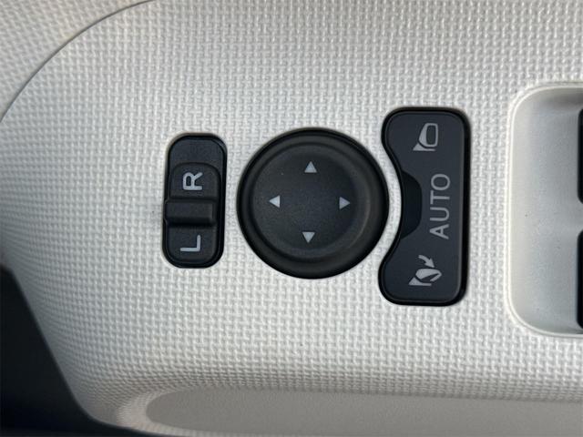 ムーヴキャンバス ストライプスＸ　衝突被害軽減ブレーキ　横滑り防止機能　コーナーセンサー　エアコン　衝突安全ボディ　オートハイビーム　オートライト　ベンチシート　パワーウインドウ　盗難防止システム　パワーステアリング　ＡＢＳ（31枚目）