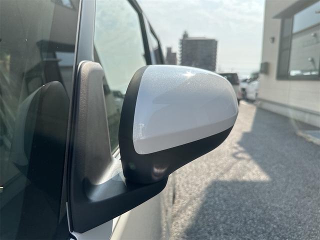 ムーヴキャンバス ストライプスＸ　衝突被害軽減ブレーキ　横滑り防止機能　コーナーセンサー　エアコン　衝突安全ボディ　オートハイビーム　オートライト　ベンチシート　パワーウインドウ　盗難防止システム　パワーステアリング　ＡＢＳ（10枚目）