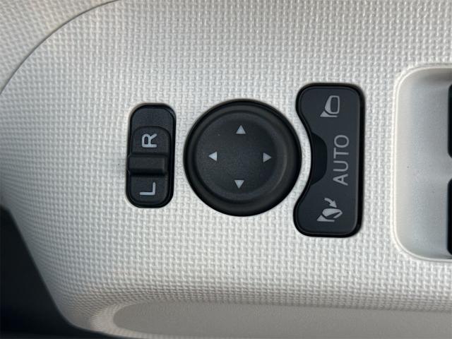 ムーヴキャンバス ストライプスＸ　衝突被害軽減ブレーキ　横滑り防止機能　コーナーセンサー　エアコン　衝突安全ボディ　オートハイビーム　オートライト　ベンチシート　パワーウインドウ　盗難防止システム　パワーステアリング　ＡＢＳ（29枚目）