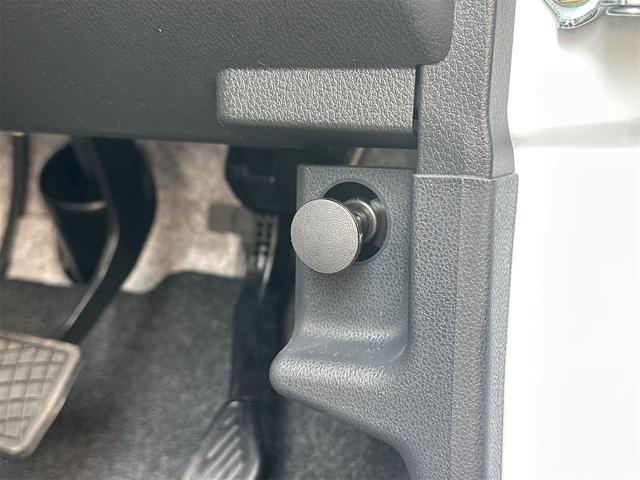 ムーヴキャンバス ストライプスＸ　衝突被害軽減ブレーキ　横滑り防止機能　コーナーセンサー　エアコン　衝突安全ボディ　オートハイビーム　オートライト　ベンチシート　パワーウインドウ　盗難防止システム　パワーステアリング　ＡＢＳ（40枚目）