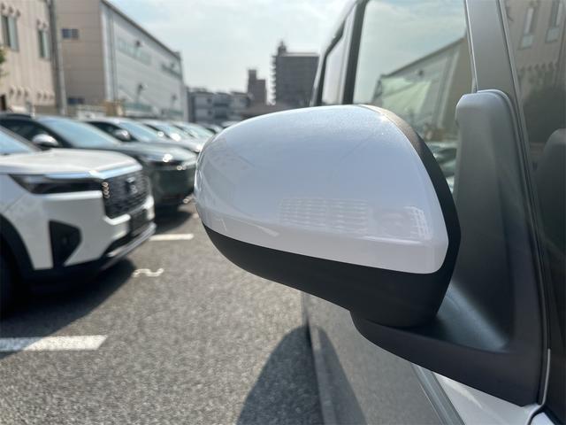 ムーヴキャンバス ストライプスＸ　衝突被害軽減ブレーキ　横滑り防止機能　コーナーセンサー　エアコン　衝突安全ボディ　オートハイビーム　オートライト　ベンチシート　パワーウインドウ　盗難防止システム　パワーステアリング　ＡＢＳ（41枚目）