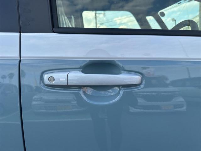 ムーヴキャンバス ストライプスＸ　バックカメラ　両側電動スライドドア　クリアランスソナー　衝突被害軽減システム　オートライト　スマートキー　アイドリングストップ　電動格納ミラー　ベンチシート　ＣＶＴ　盗難防止システム　ＡＢＳ　ＥＳＣ（19枚目）