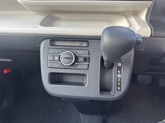 ムーヴキャンバス ストライプスＸ　バックカメラ　両側電動スライドドア　クリアランスソナー　衝突被害軽減システム　オートライト　スマートキー　アイドリングストップ　電動格納ミラー　ベンチシート　ＣＶＴ　盗難防止システム　ＡＢＳ　ＥＳＣ（31枚目）