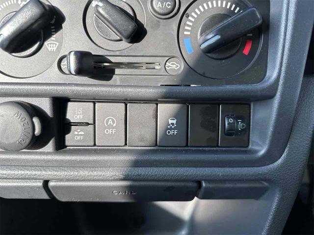 キャリイトラック ＫＣエアコン・パワステ　キッチンカー　冷蔵収納　作業台　シンク　ＡＴ　衝突被害軽減システム　レーンアシスト　アイドリングストップ　オートライト　ＥＳＣ　エアコン　運転席エアバッグ　助手席エアバッグ（5枚目）