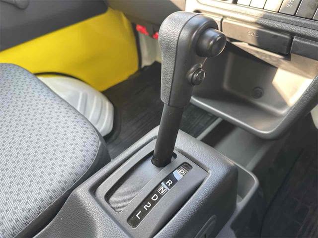 キャリイトラック ＫＣエアコン・パワステ　キッチンカー　冷蔵収納　作業台　シンク　ＡＴ　衝突被害軽減システム　レーンアシスト　アイドリングストップ　オートライト　ＥＳＣ　エアコン　運転席エアバッグ　助手席エアバッグ（7枚目）