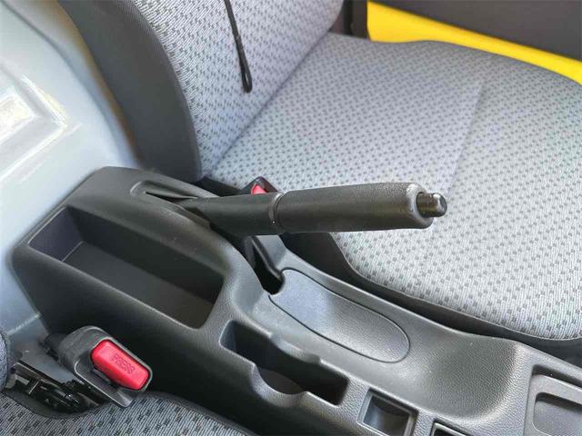 キャリイトラック ＫＣエアコン・パワステ　キッチンカー　冷蔵収納　作業台　シンク　ＡＴ　衝突被害軽減システム　レーンアシスト　アイドリングストップ　オートライト　ＥＳＣ　エアコン　運転席エアバッグ　助手席エアバッグ（8枚目）