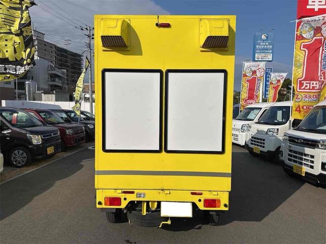 キャリイトラック ＫＣエアコン・パワステ　キッチンカー　冷蔵収納　作業台　シンク　ＡＴ　衝突被害軽減システム　レーンアシスト　アイドリングストップ　オートライト　ＥＳＣ　エアコン　運転席エアバッグ　助手席エアバッグ（18枚目）