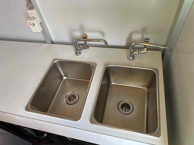 キャリイトラック ＫＣエアコン・パワステ　キッチンカー　冷蔵収納　作業台　シンク　ＡＴ　衝突被害軽減システム　レーンアシスト　アイドリングストップ　オートライト　ＥＳＣ　エアコン　運転席エアバッグ　助手席エアバッグ（38枚目）