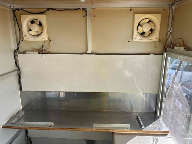 キャリイトラック ＫＣエアコン・パワステ　キッチンカー　冷蔵収納　作業台　シンク　ＡＴ　衝突被害軽減システム　レーンアシスト　アイドリングストップ　オートライト　ＥＳＣ　エアコン　運転席エアバッグ　助手席エアバッグ（45枚目）