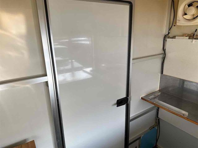 キャリイトラック ＫＣエアコン・パワステ　キッチンカー　冷蔵収納　作業台　シンク　ＡＴ　衝突被害軽減システム　レーンアシスト　アイドリングストップ　オートライト　ＥＳＣ　エアコン　運転席エアバッグ　助手席エアバッグ（46枚目）