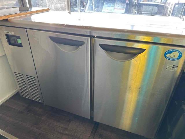 キャリイトラック ＫＣエアコン・パワステ　キッチンカー　冷蔵収納　作業台　シンク　ＡＴ　衝突被害軽減システム　レーンアシスト　アイドリングストップ　オートライト　ＥＳＣ　エアコン　運転席エアバッグ　助手席エアバッグ（48枚目）