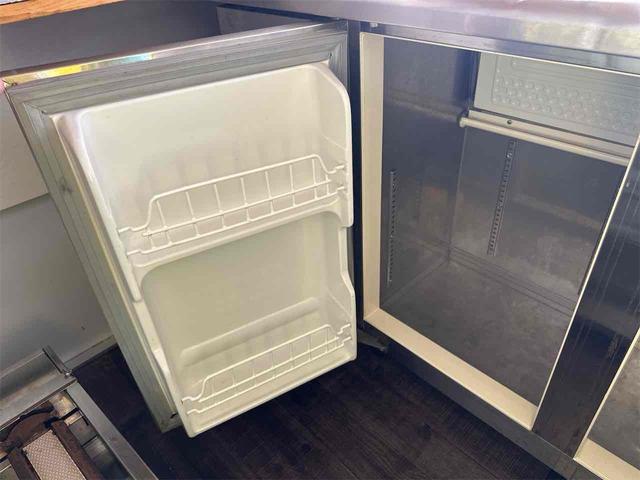 キャリイトラック ＫＣエアコン・パワステ　キッチンカー　冷蔵収納　作業台　シンク　ＡＴ　衝突被害軽減システム　レーンアシスト　アイドリングストップ　オートライト　ＥＳＣ　エアコン　運転席エアバッグ　助手席エアバッグ（49枚目）