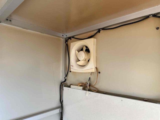 キャリイトラック ＫＣエアコン・パワステ　キッチンカー　冷蔵収納　作業台　シンク　ＡＴ　衝突被害軽減システム　レーンアシスト　アイドリングストップ　オートライト　ＥＳＣ　エアコン　運転席エアバッグ　助手席エアバッグ（52枚目）