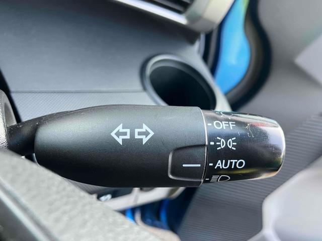 フリード Ｇ　ジャストセレクション　バックカメラ　ナビ　ＴＶ　両側スライド・片側電動　オートライト　ＨＩＤ　キーレスエントリー　電動格納ミラー　３列シート　ＣＶＴ　ＣＤ　ＤＶＤ再生　衝突安全ボディ　ＡＢＳ　エアコン　パワーステアリング（8枚目）