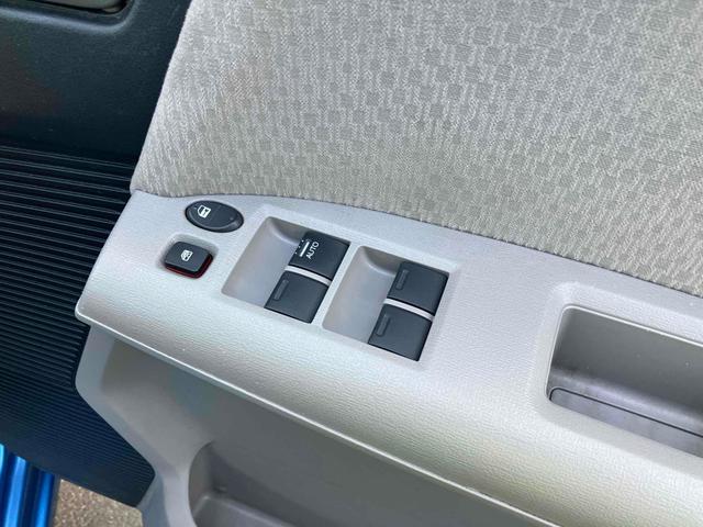 フリード Ｇ　ジャストセレクション　バックカメラ　ナビ　ＴＶ　両側スライド・片側電動　オートライト　ＨＩＤ　キーレスエントリー　電動格納ミラー　３列シート　ＣＶＴ　ＣＤ　ＤＶＤ再生　衝突安全ボディ　ＡＢＳ　エアコン　パワーステアリング（11枚目）