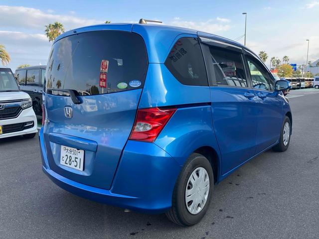 フリード Ｇ　ジャストセレクション　バックカメラ　ナビ　ＴＶ　両側スライド・片側電動　オートライト　ＨＩＤ　キーレスエントリー　電動格納ミラー　３列シート　ＣＶＴ　ＣＤ　ＤＶＤ再生　衝突安全ボディ　ＡＢＳ　エアコン　パワーステアリング（15枚目）