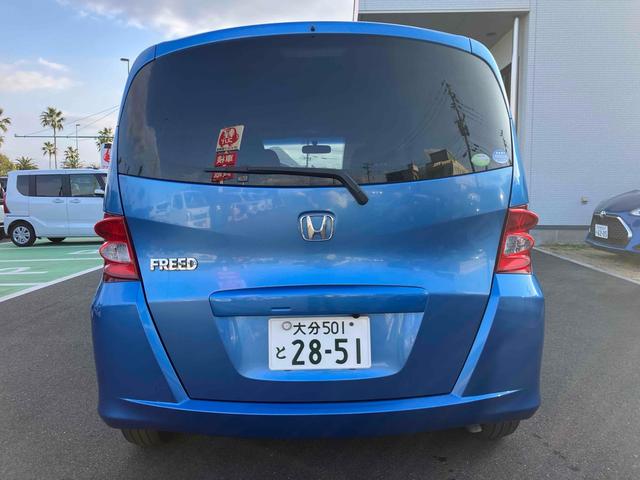 フリード Ｇ　ジャストセレクション　バックカメラ　ナビ　ＴＶ　両側スライド・片側電動　オートライト　ＨＩＤ　キーレスエントリー　電動格納ミラー　３列シート　ＣＶＴ　ＣＤ　ＤＶＤ再生　衝突安全ボディ　ＡＢＳ　エアコン　パワーステアリング（16枚目）