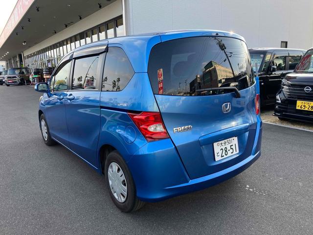 フリード Ｇ　ジャストセレクション　バックカメラ　ナビ　ＴＶ　両側スライド・片側電動　オートライト　ＨＩＤ　キーレスエントリー　電動格納ミラー　３列シート　ＣＶＴ　ＣＤ　ＤＶＤ再生　衝突安全ボディ　ＡＢＳ　エアコン　パワーステアリング（17枚目）