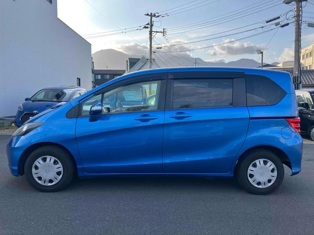 フリード Ｇ　ジャストセレクション　バックカメラ　ナビ　ＴＶ　両側スライド・片側電動　オートライト　ＨＩＤ　キーレスエントリー　電動格納ミラー　３列シート　ＣＶＴ　ＣＤ　ＤＶＤ再生　衝突安全ボディ　ＡＢＳ　エアコン　パワーステアリング（18枚目）