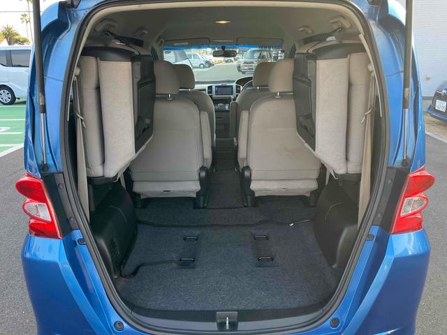 フリード Ｇ　ジャストセレクション　バックカメラ　ナビ　ＴＶ　両側スライド・片側電動　オートライト　ＨＩＤ　キーレスエントリー　電動格納ミラー　３列シート　ＣＶＴ　ＣＤ　ＤＶＤ再生　衝突安全ボディ　ＡＢＳ　エアコン　パワーステアリング（19枚目）