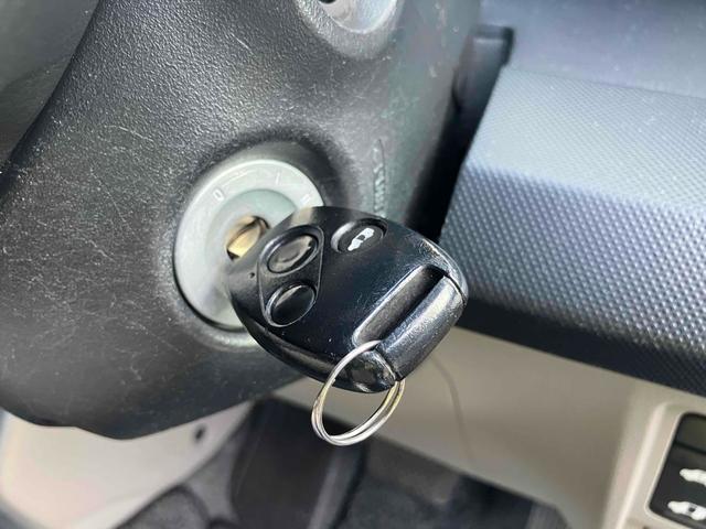 フリード Ｇ　ジャストセレクション　バックカメラ　ナビ　ＴＶ　両側スライド・片側電動　オートライト　ＨＩＤ　キーレスエントリー　電動格納ミラー　３列シート　ＣＶＴ　ＣＤ　ＤＶＤ再生　衝突安全ボディ　ＡＢＳ　エアコン　パワーステアリング（25枚目）