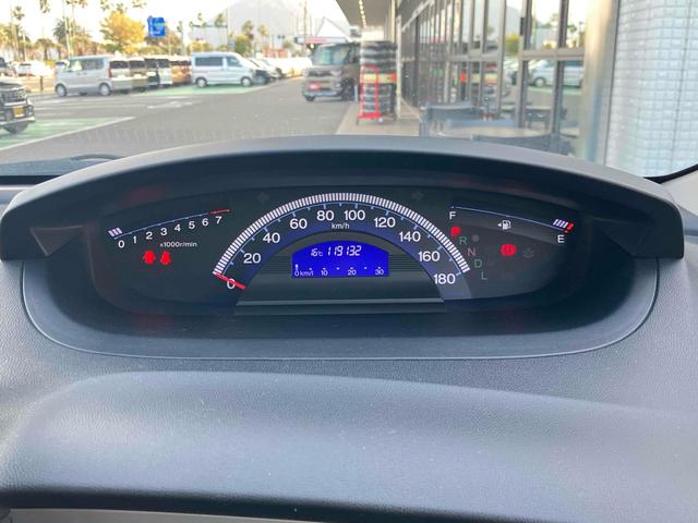 フリード Ｇ　ジャストセレクション　バックカメラ　ナビ　ＴＶ　両側スライド・片側電動　オートライト　ＨＩＤ　キーレスエントリー　電動格納ミラー　３列シート　ＣＶＴ　ＣＤ　ＤＶＤ再生　衝突安全ボディ　ＡＢＳ　エアコン　パワーステアリング（37枚目）