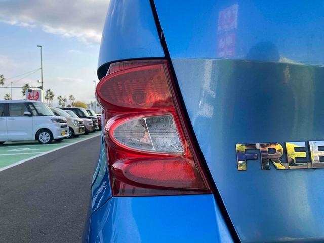 フリード Ｇ　ジャストセレクション　バックカメラ　ナビ　ＴＶ　両側スライド・片側電動　オートライト　ＨＩＤ　キーレスエントリー　電動格納ミラー　３列シート　ＣＶＴ　ＣＤ　ＤＶＤ再生　衝突安全ボディ　ＡＢＳ　エアコン　パワーステアリング（49枚目）