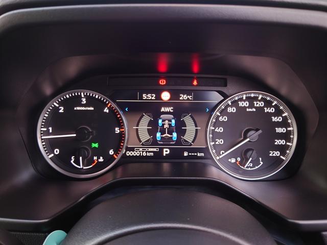 トライトン GSR 4WD AT 衝突被害軽減システム クリアランスソナー オートクルーズコントロール レーンアシスト ナビ TV 全周囲カメラ スマートキー アイドリングストップ 電動格納ミラー(10枚目)