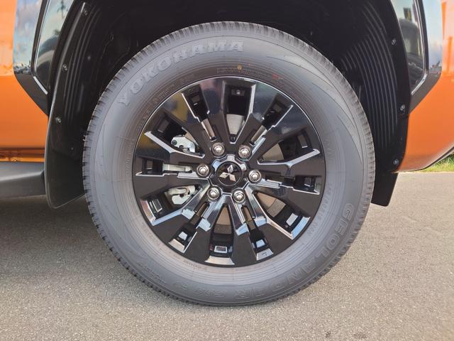 トライトン GSR 4WD AT 衝突被害軽減システム クリアランスソナー オートクルーズコントロール レーンアシスト ナビ TV 全周囲カメラ スマートキー アイドリングストップ 電動格納ミラー(17枚目)