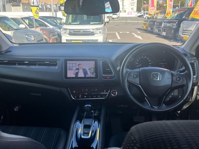 ヴェゼル ハイブリッドZ ETC バックカメラ オートクルーズコントロール 衝突被害軽減システム ナビ TV オートライト LEDヘッドランプ アルミホイール スマートキー 電動格納ミラー シートヒーター AT(2枚目)