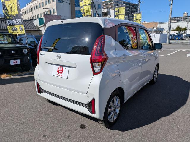 デイズ Ｘ　全周囲カメラ　クリアランスソナー　衝突被害軽減システム　オートライト　スマートキー　アイドリングストップ　電動格納ミラー　ベンチシート　ＣＶＴ　盗難防止システム　ＡＢＳ　ＥＳＣ　アルミホイール（16枚目）