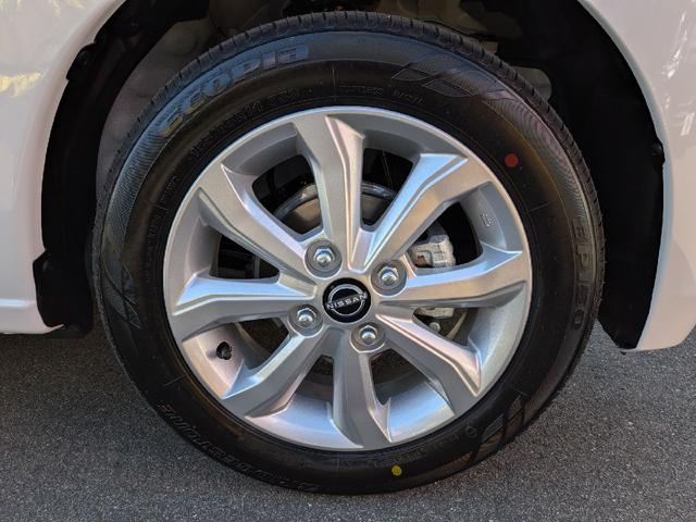 デイズ Ｘ　全周囲カメラ　クリアランスソナー　衝突被害軽減システム　オートライト　スマートキー　アイドリングストップ　電動格納ミラー　ベンチシート　ＣＶＴ　盗難防止システム　ＡＢＳ　ＥＳＣ　アルミホイール（20枚目）