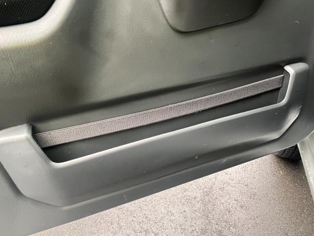 ジムニー ＸＣ　４ＷＤ　ＥＴＣ　キーレスエントリー　電動格納ミラー　ＡＴ　ＡＢＳ　ルーフレール　アルミホイール　衝突安全ボディ　エアコン　パワーウィンドウ（32枚目）