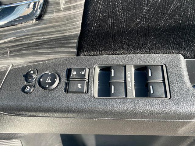 �p���[�E�B���h�E�̃X�C�b�`�ł���B�^�]�Ȃɋ��Ȃ��瑋���J���߂̃R���g���[���ł��܂���B