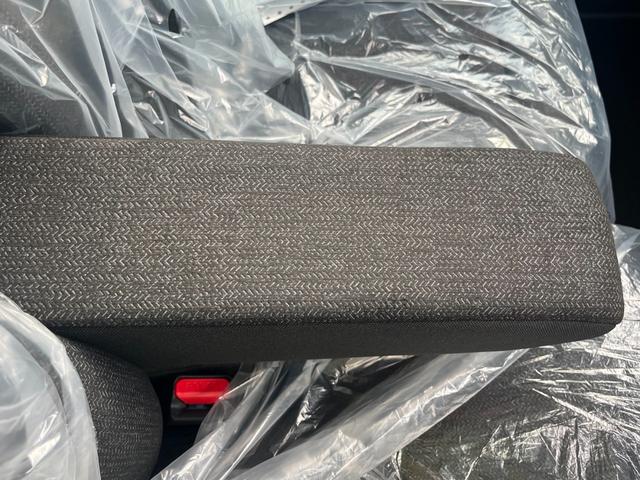 Ｎ－ＢＯＸカスタム ブラックスタイル　両側電動スライドドア　クリアランスソナー　オートクルーズコントロール　衝突被害軽減システム　オートライト　ＬＥＤヘッドランプ　スマートキー　アイドリングストップ　電動格納ミラー　シートヒーター（55枚目）