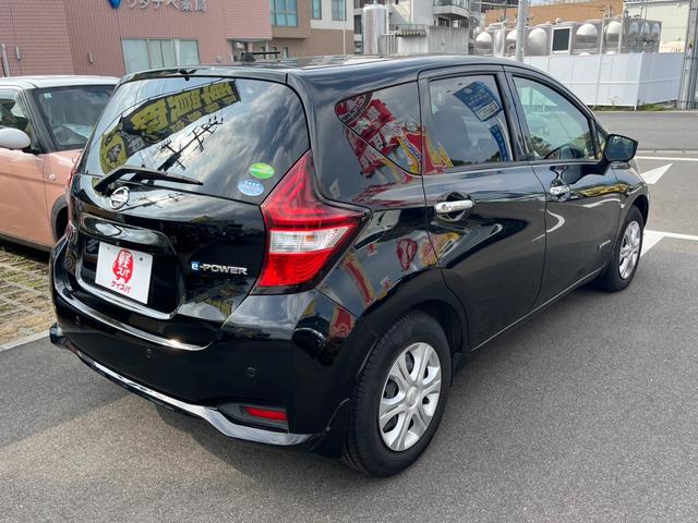 ノート ｅ－パワー　Ｘ　ＥＴＣ　全周囲カメラ　ナビ　ＴＶ　クリアランスソナー　レーンアシスト　衝突被害軽減システム　オートライト　スマートキー　電動格納ミラー　ＣＶＴ　盗難防止システム　衝突安全ボディ　ＡＢＳ　ＥＳＣ（17枚目）