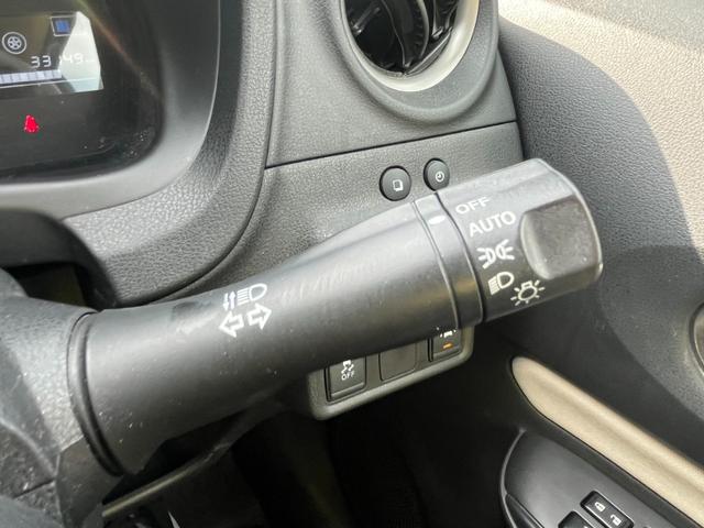 ノート ｅ－パワー　Ｘ　ＥＴＣ　全周囲カメラ　ナビ　ＴＶ　クリアランスソナー　レーンアシスト　衝突被害軽減システム　オートライト　スマートキー　電動格納ミラー　ＣＶＴ　盗難防止システム　衝突安全ボディ　ＡＢＳ　ＥＳＣ（33枚目）