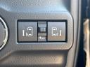 両側電動スライドドア装備!運転席よりボタン一つで開閉可能でございます。