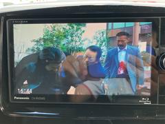 ＴＶ付きの車となっております。ドライブの合間の休憩中に気になる番組を見ることができます。 5