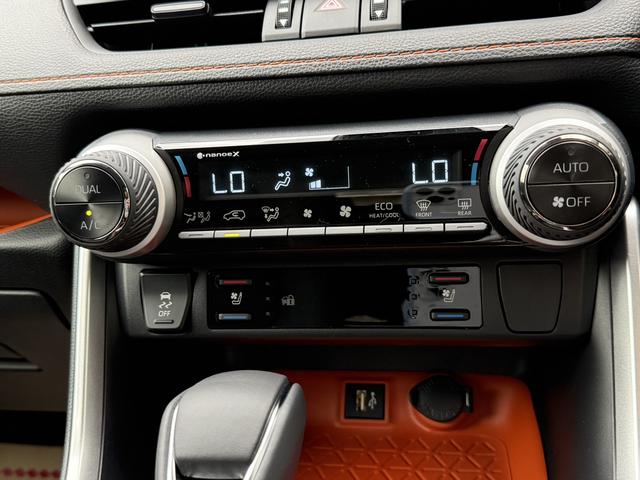 ＲＡＶ４ ハイブリッドアドベンチャー　４ＷＤ　バックカメラ　クリアランスソナー　オートクルーズコントロール　レーンアシスト　パワーシート　衝突被害軽減システム　ＴＶ　オートマチックハイビーム　オートライト　ＬＥＤヘッドランプ（8枚目）