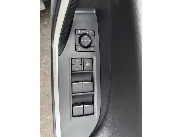 ＲＡＶ４ ハイブリッドアドベンチャー　４ＷＤ　バックカメラ　クリアランスソナー　オートクルーズコントロール　レーンアシスト　パワーシート　衝突被害軽減システム　ＴＶ　オートマチックハイビーム　オートライト　ＬＥＤヘッドランプ（10枚目）