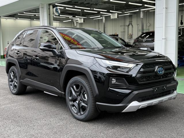 ＲＡＶ４ ハイブリッドアドベンチャー　４ＷＤ　バックカメラ　クリアランスソナー　オートクルーズコントロール　レーンアシスト　パワーシート　衝突被害軽減システム　ＴＶ　オートマチックハイビーム　オートライト　ＬＥＤヘッドランプ（13枚目）